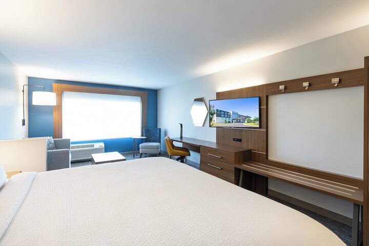 Holiday Inn Express & Suites Greenwood Mall by IHG