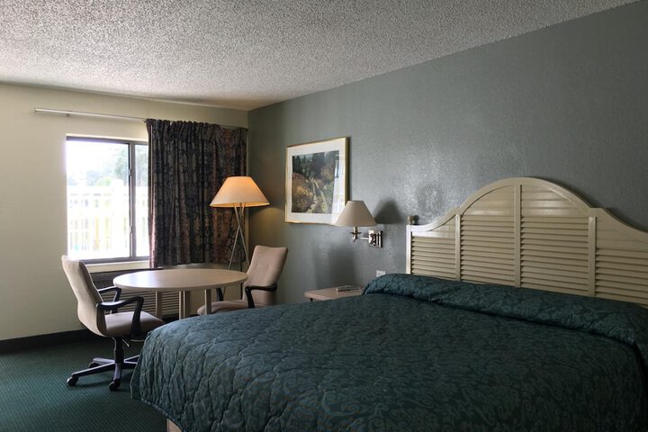 Room 11 of 25