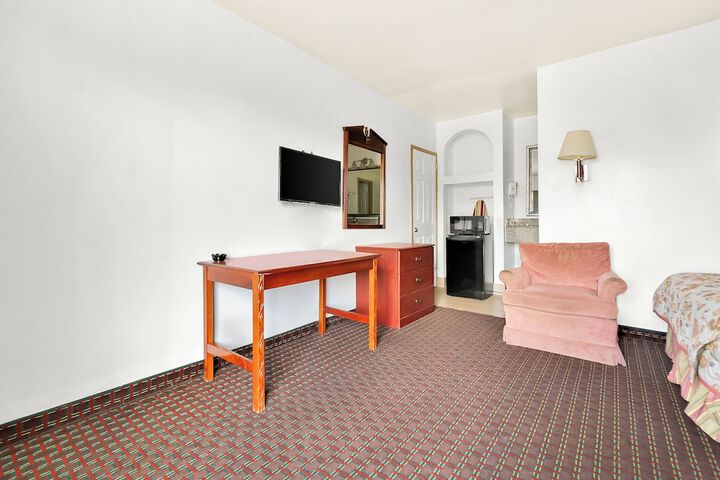 Room 8 of 19