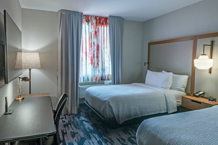 Room 8 of 18