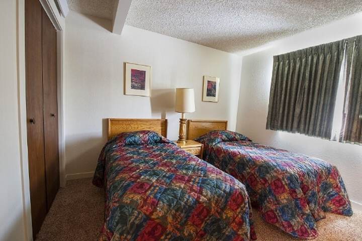 Twin Rivers Condominiums by Alderwood Colorado Management
