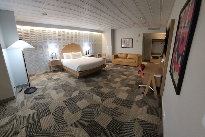 Room 6 of 22