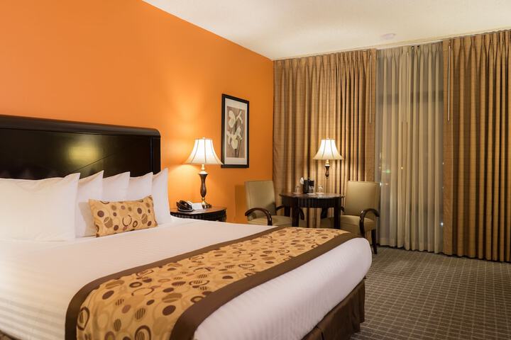 Room 33 of 62