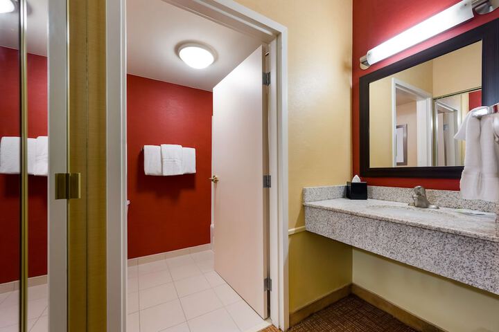 Room 18 of 48