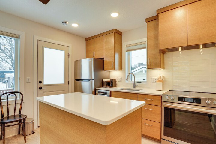 1 Mi to Carleton College: Wfh-friendly Apartment