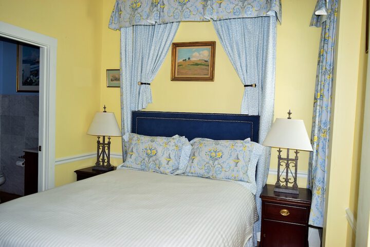 Room 33 of 51