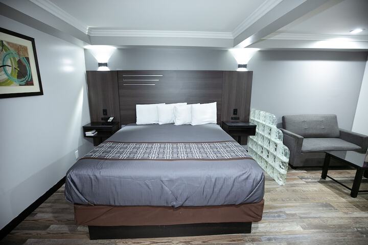 Rodeway Inn & Suites Bellflower