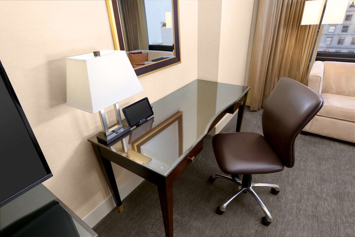 Room 40 of 176