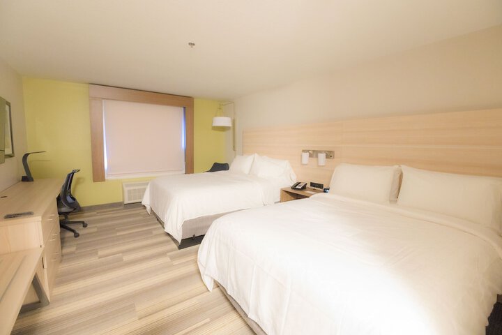 Room 13 of 32