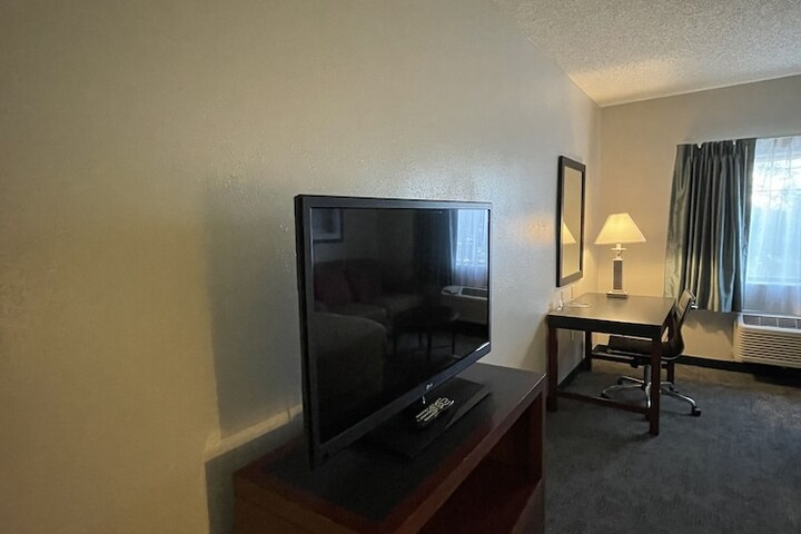 Room 34 of 40