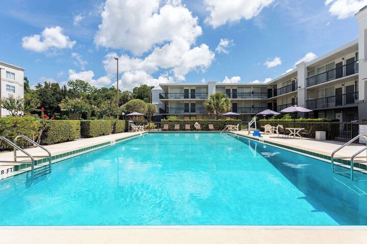 Pool 6 of 28