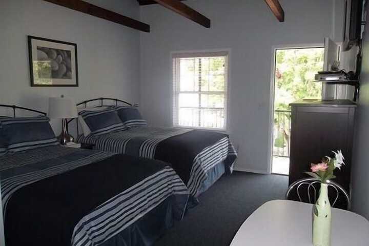 Room 8 of 11