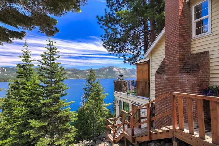 Stunning Views at Stargazer Lakefront Studio!