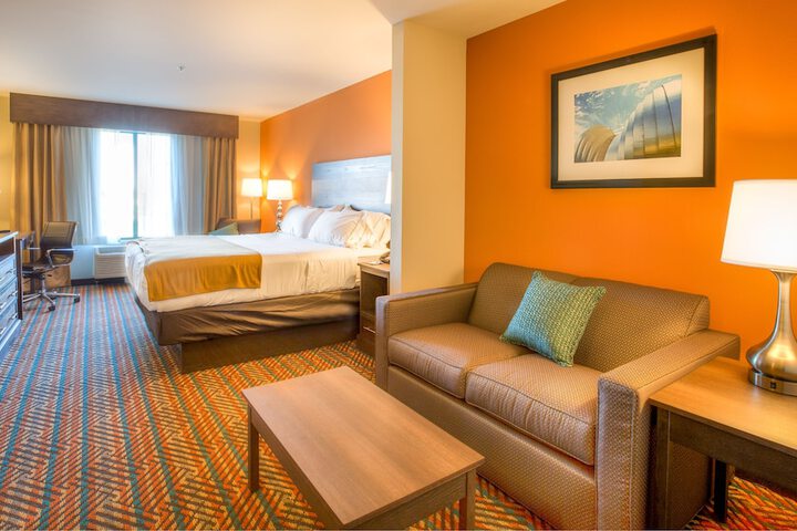 Holiday Inn Express Wichita South by IHG