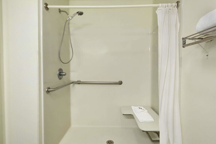 Room 9 of 16