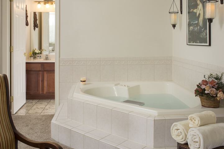 Hot Tub 72 of 85