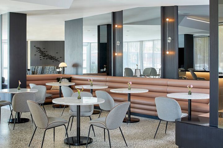 Lounge 65 of 75