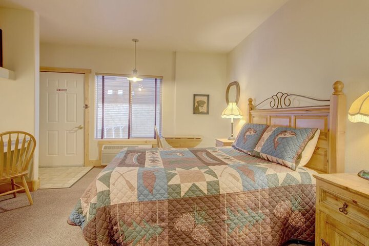 Eagle Fire Lodge & Cabins