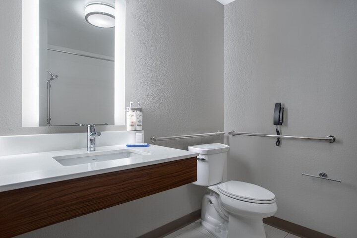 Holiday Inn Express Hotel & Suites Clinton by IHG