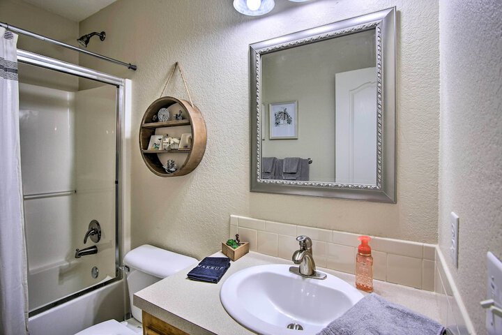Bella Vista Home: Steps to Mountain Biking Trails!