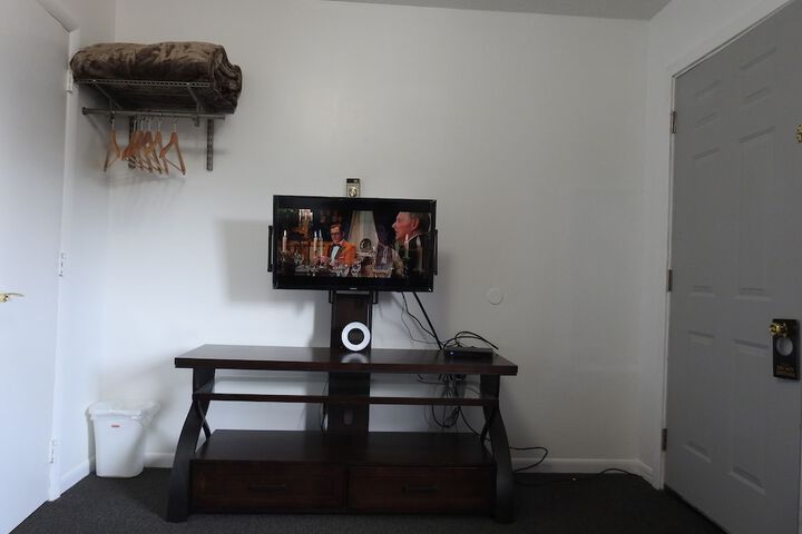 Room 8 of 34