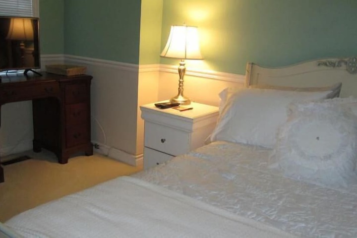 Room 13 of 32