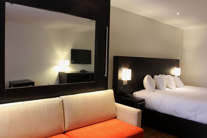 Room 34 of 107