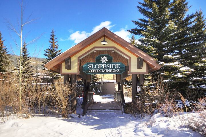 2759 Slopeside 1 Bedroom Condo by RedAwning