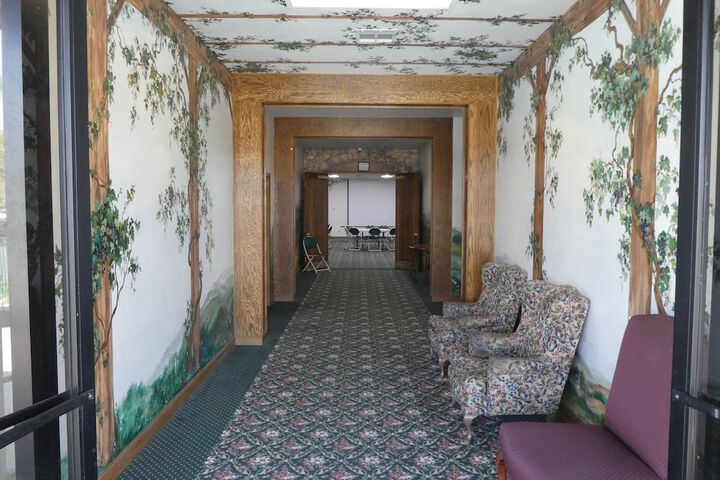 Ballroom/Hall 35 of 36