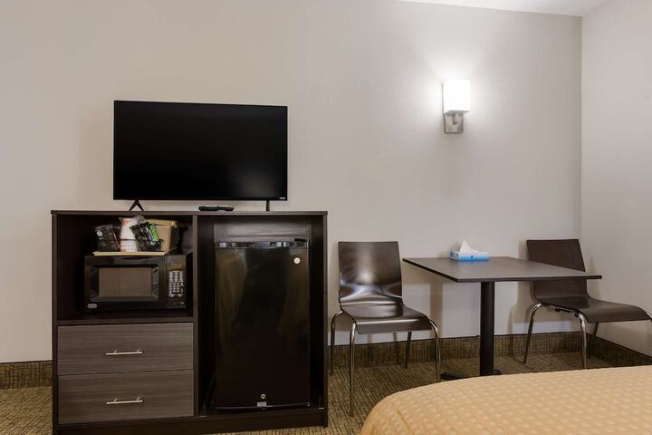 Room 13 of 28