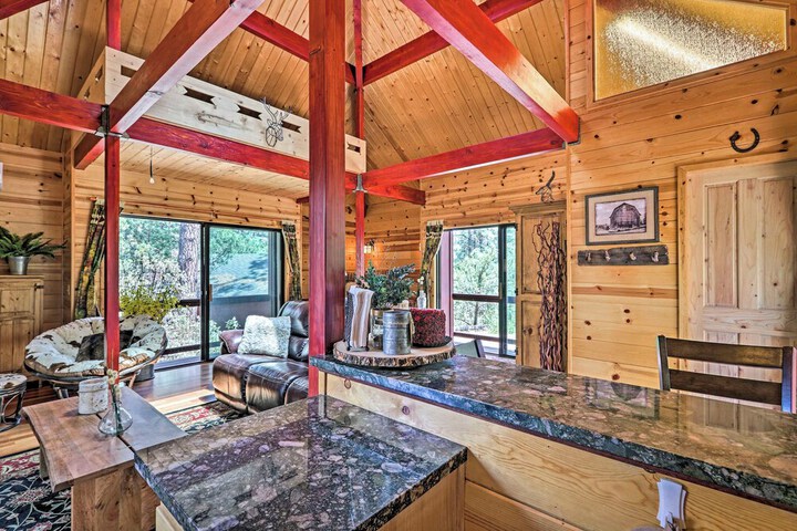 Furnished Deck: Romantic Strawberry / pine Studio!