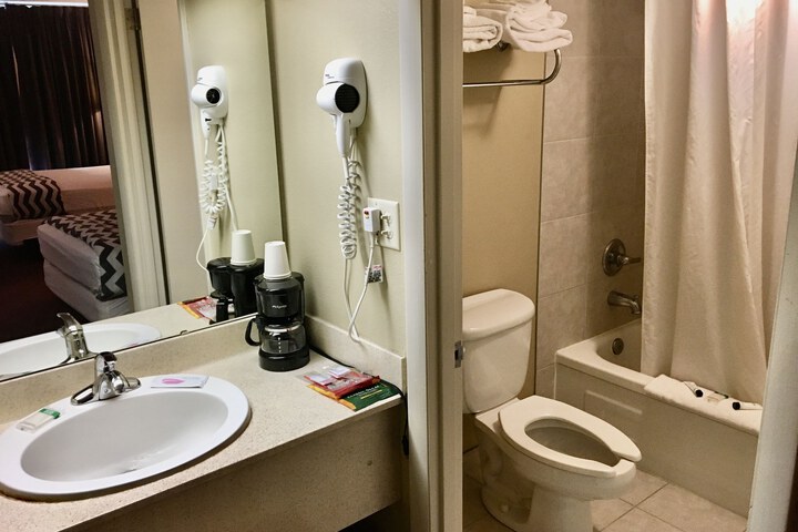 RIVER ROCK INN