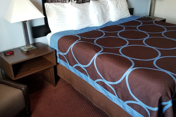 Super 8 by Wyndham Bellingham Airport / Ferndale