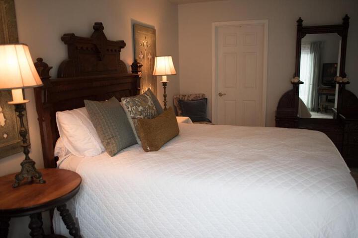 The Inn at White Oak