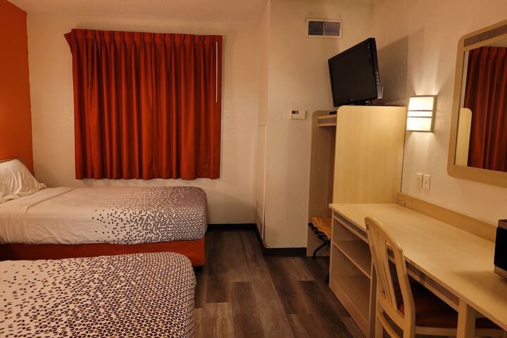 Modern Stay 39 Lakeview by OYO Minonk Garden