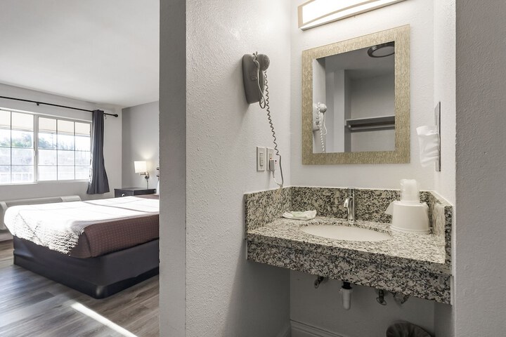 Room 20 of 73