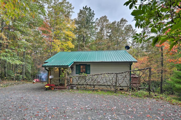 Fletcher Cabin: Wraparound Deck & Pond Access