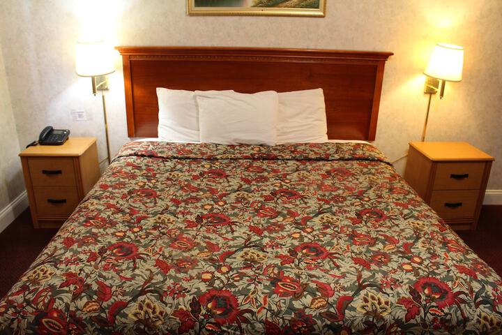 Room 17 of 28