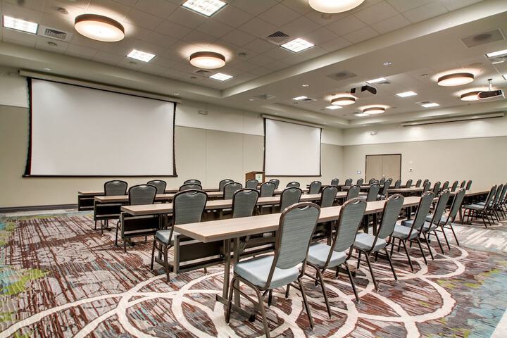 Holiday Inn & Suites Peoria at Grand Prairie by IHG