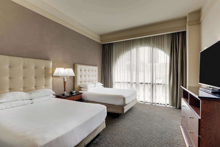 Room 32 of 60
