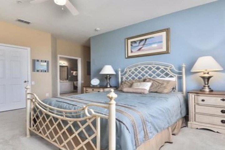 Room 9 of 29
