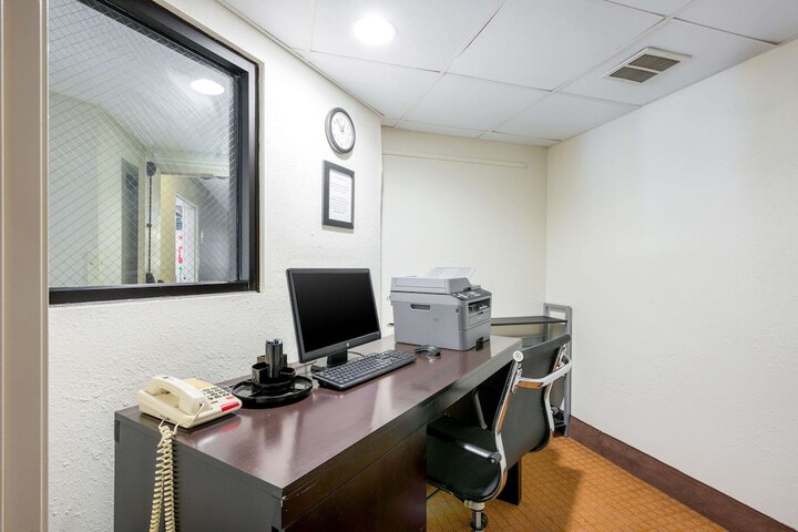 Business Center 33 of 33