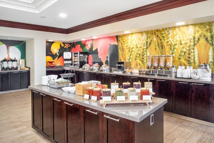 Fairfield Inn and Suites by Marriott Toronto Airport