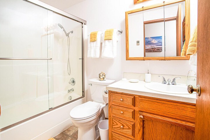 Cornet Bay Cottage in Oak Harbor