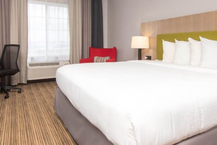 Country Inn & Suites by Radisson Salina, KS