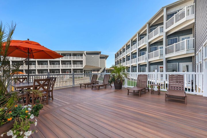 Comfort Suites Chincoteague Island Bayfront Resort