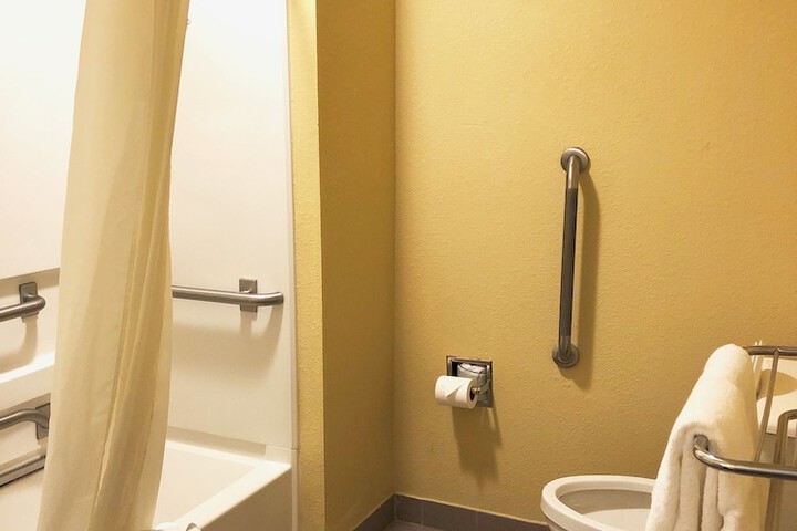 Room 10 of 27