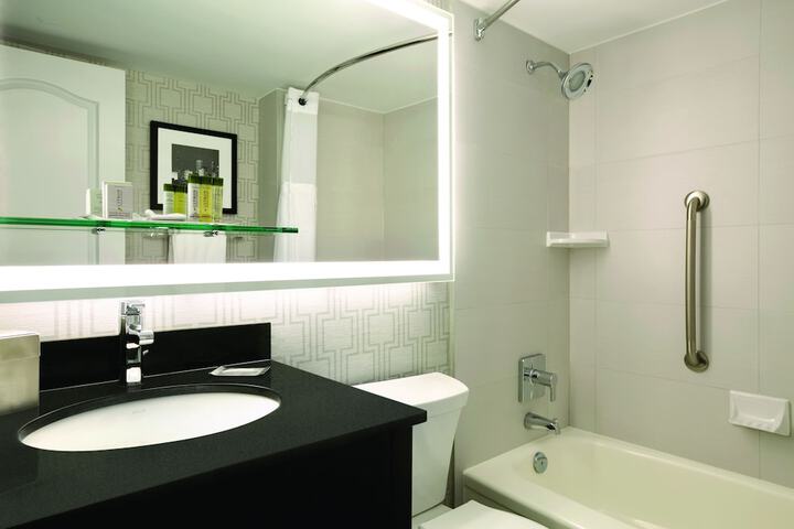 DoubleTree by Hilton Hotel Toronto Downtown