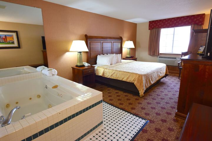 Hamilton Inn Select Beachfront Mackinaw City