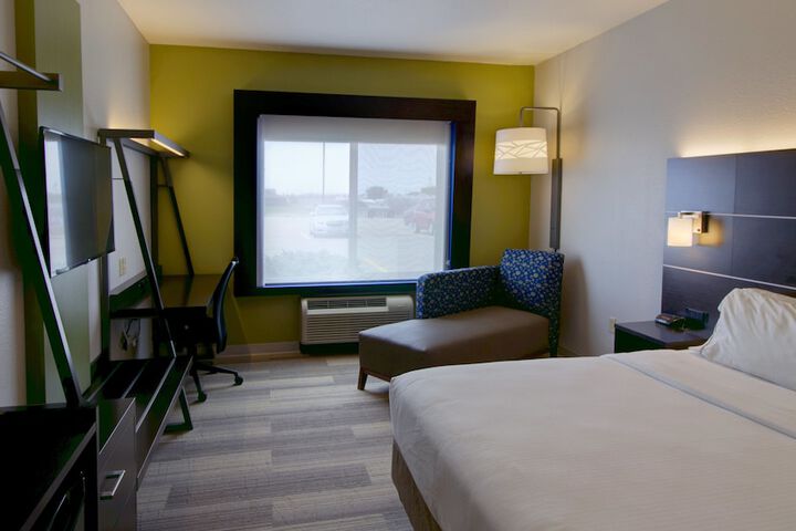 Room 13 of 40